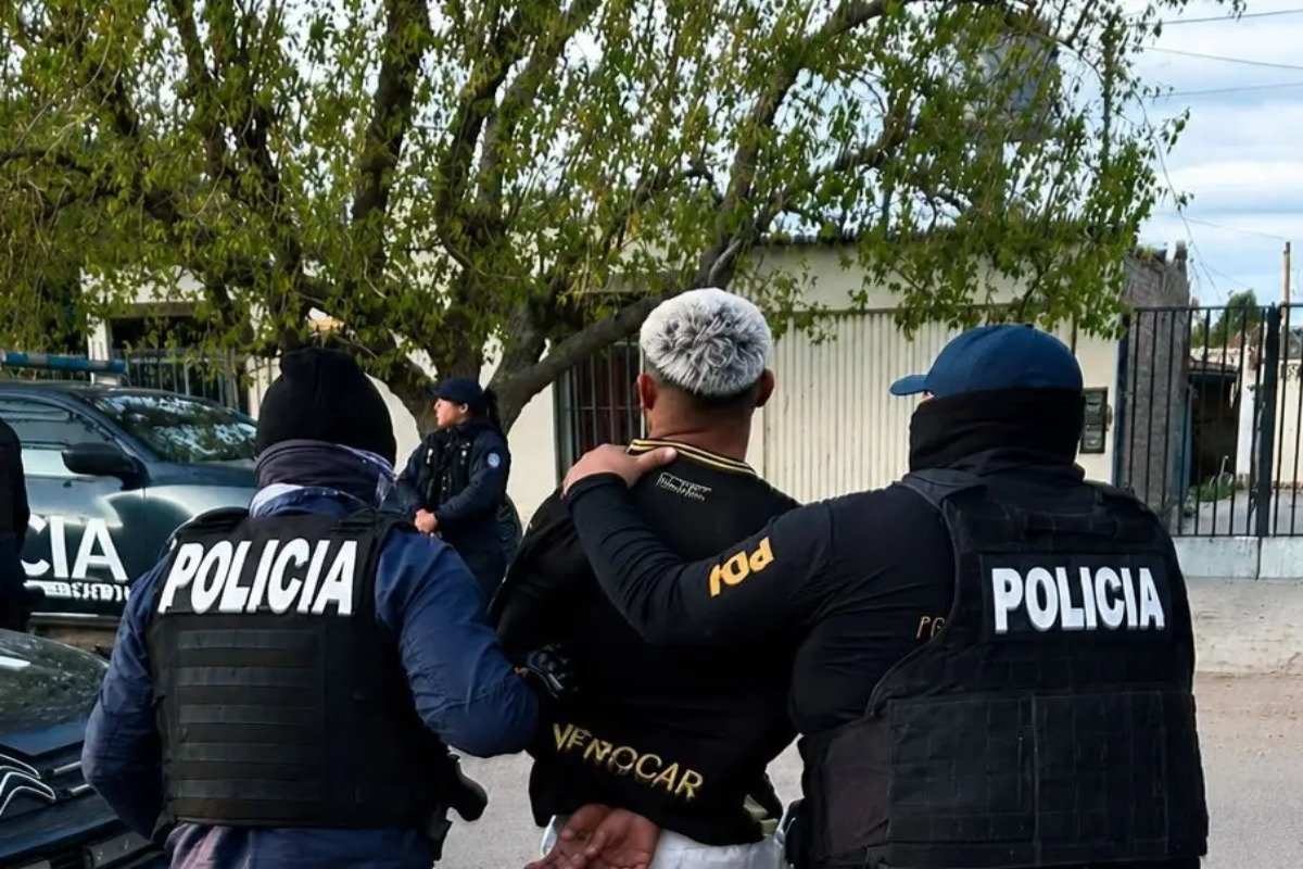 OPERATIVO EN SAN MARTÍN: 13 ALLANAMIENTOS SIMULTÁNEOS, CINCO PERSONAS A DISPOSICIÓN DE LA JUSTICIA Y MÁS DE 6 KILOS DE MARIHUANA