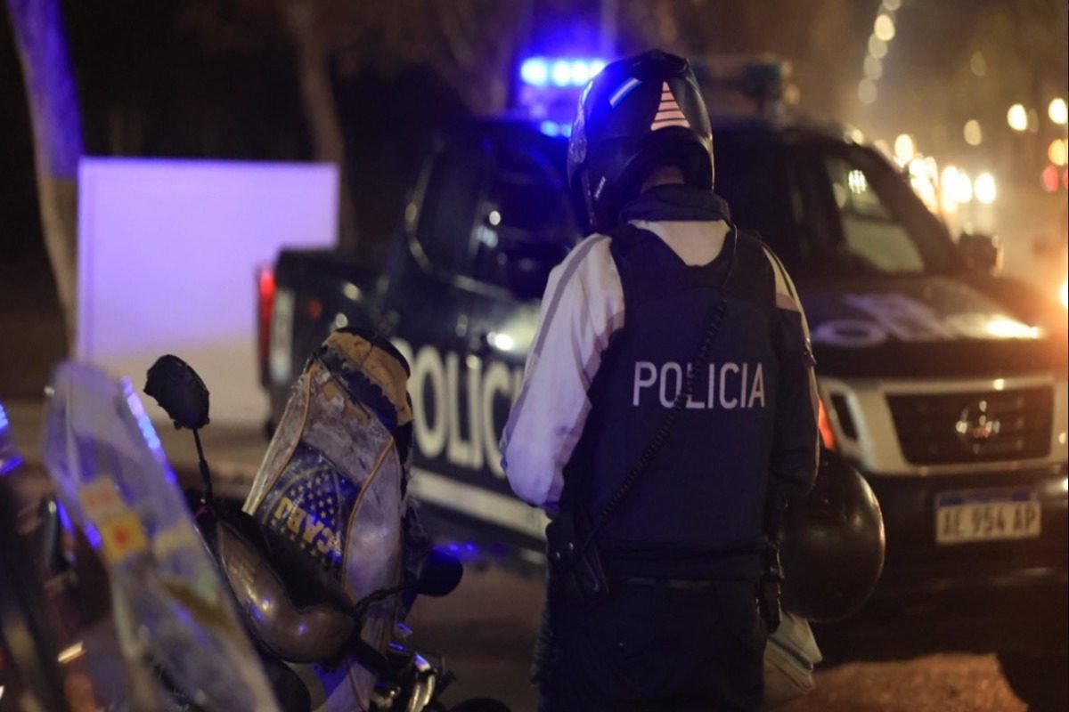 OPERATIVOS EN RIVADAVIA: SIETE APREHENDIDOS, VEHÍCULOS RETENIDOS Y UN HOMBRE CON PEDIDO DE CAPTURA
