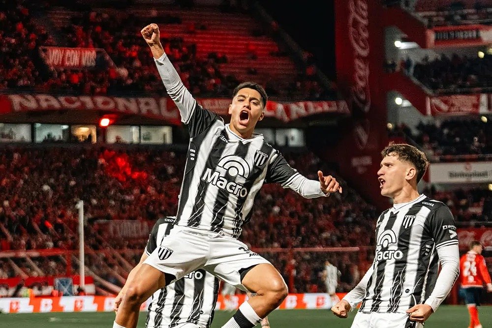 PALIZA HISTÓRICA EN AVELLANEDA: GIMNASIA GOLEÓ A INDEPENDIENTE Y SE SUBIÓ A LO MÁS ALTO DE LA TABLA