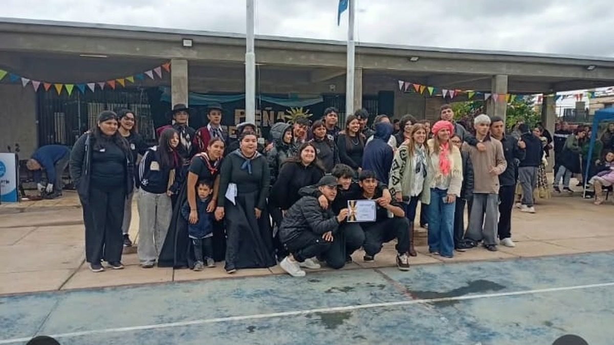 PEÑA EN LA ESCUELA 4-209: LOS TALLERES MUNICIPALES DE DANZA Y GUITARRA SE PRESENTARON EN BLANCA NÉLIDA GUTIÉRREZ