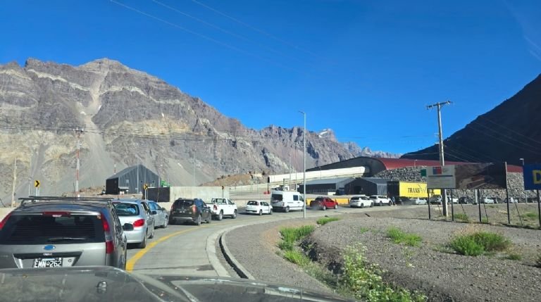REABREN EL PASO CRISTO REDENTOR A TODO TIPO DE VEHÍCULOS TRAS UN CIERRE HISTÓRICO, AUNQUE ADVIERTEN SOBRE NUEVAS NEVADAS DESDE EL LUNES