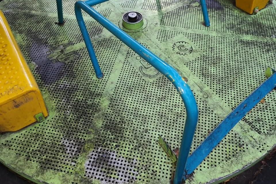 RECLAMOS VECINOS: PLAZA ESPAÑA, UN ESPACIO OLVIDADO Y LA INFANCIA DESATENDIDA