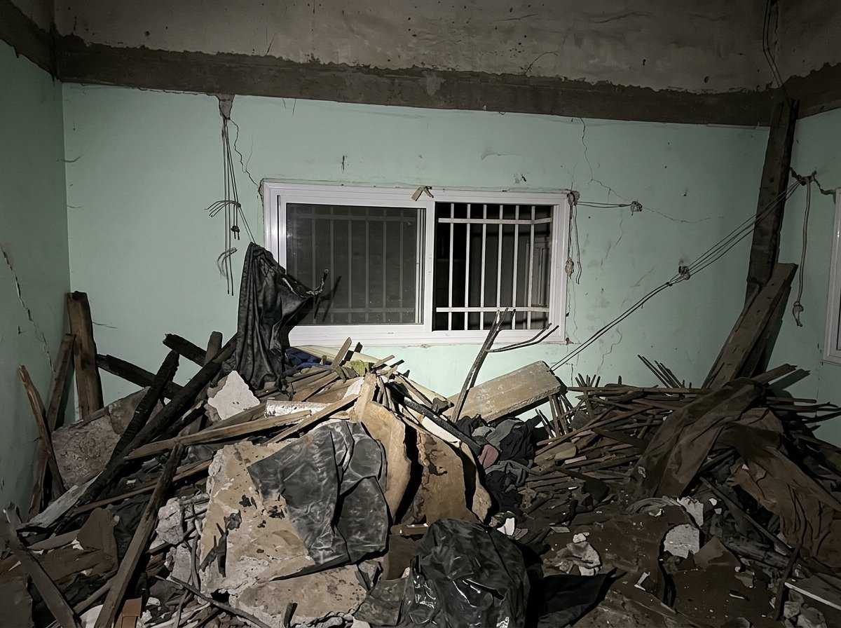 RESCATARON CON VIDA A UN BEBÉ Y UNA NIÑA, TRAS EL DERRUMBE DEL TECHO DE UNA VIVIENDA EN JUNÍN
