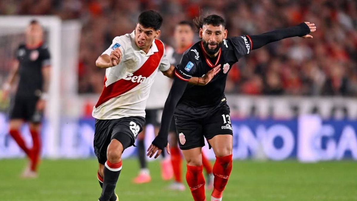 RIVER EN SU PEOR MOMENTO: PERDIÓ DE LOCAL CON BARRACAS Y LO SILBARON
