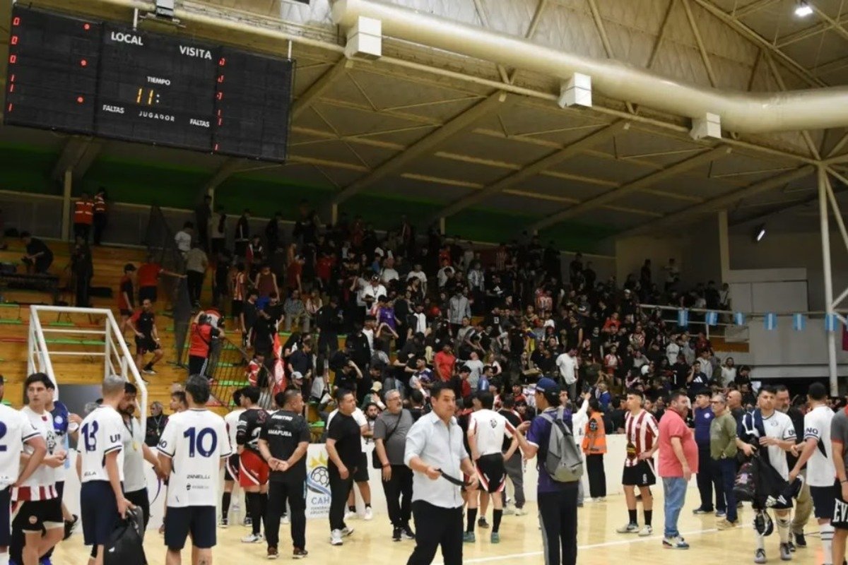 SAN MARTÍN E INDEPENDIENTE RIVADAVIA FUERON DESCALIFICADOS DE LA DIVISIÓN DE HONOR DE FUTSAL