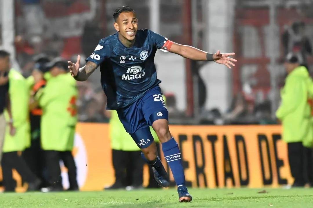 SEBASTIÁN VILLA DEFINE SU FUTURO: BOCA BUSCA CERRAR SU REGRESO Y EN INDEPENDIENTE RIVADAVIA ESPERAN UNA RESOLUCIÓN