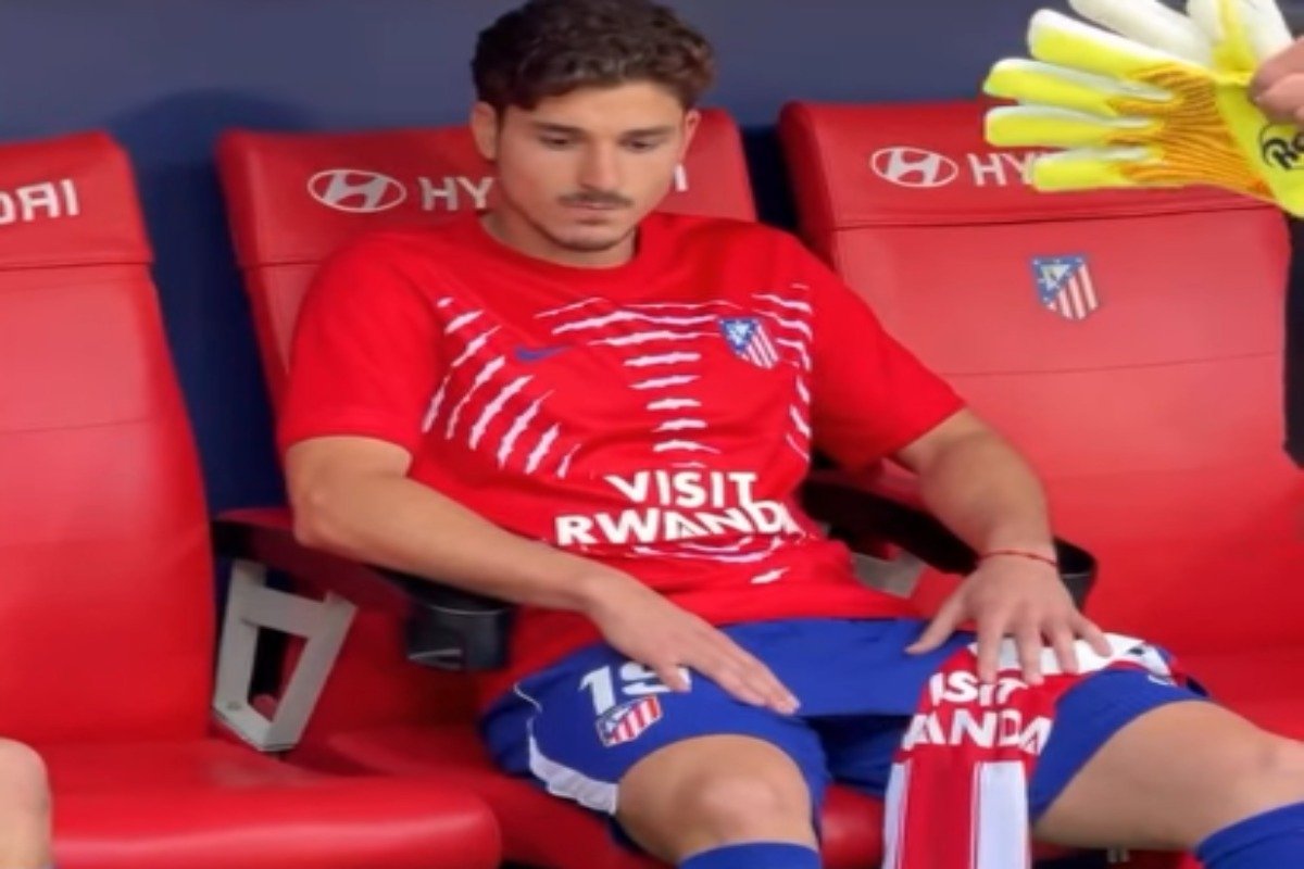 TENSIÓN TOTAL EN EL METROPOLITANO: LA HINCHADA DEL ATLÉTICO ABUCHEÓ A JULIÁN ÁLVAREZ