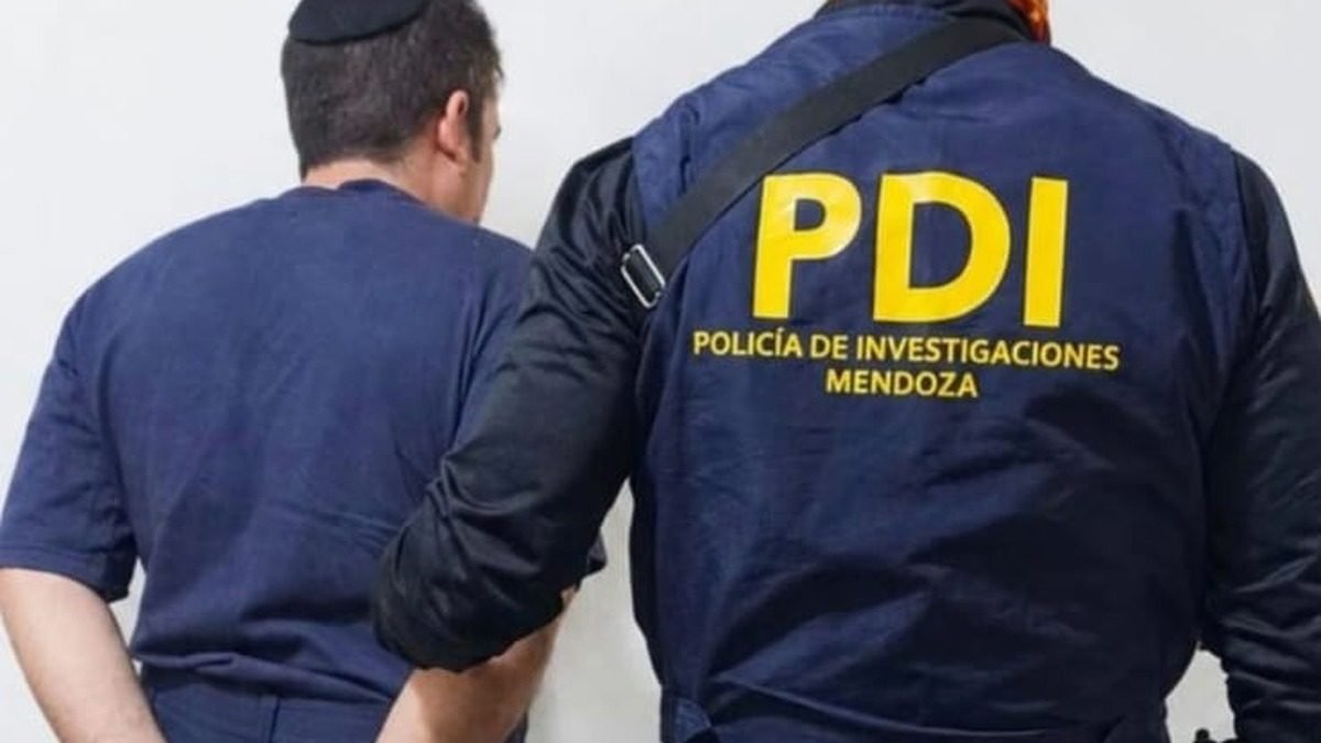 UN HOMBRE DISPARÓ CONTRA POLICÍAS DURANTE UN ALLANAMIENTO EN GUTIÉRREZ Y LE SECUESTRARON 12 ARMAS