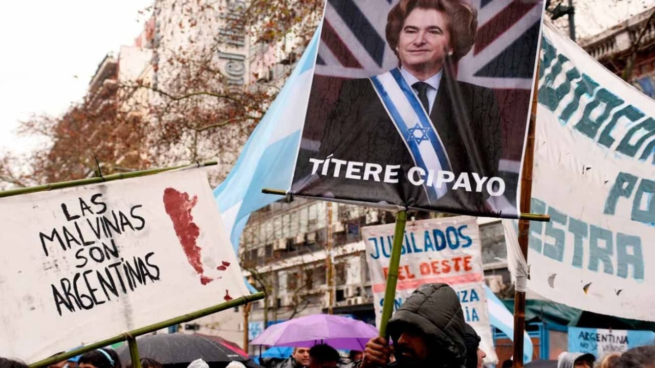 UNA MINÚSCULA CORTE REFRENDA GOBERNAR A DECRETAZOS: CON SÓLO TRES VOTOS, EVADEN AL CONGRESO Y A LA VOLUNTAD POPULAR