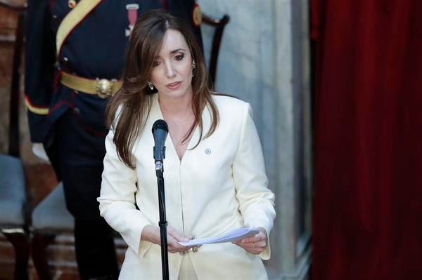 VILLARRUEL VOLVIÓ A MARCAR DISTANCIA DE MILEI Y RESPALDÓ EL RECLAMO SALARIAL DOCENTE