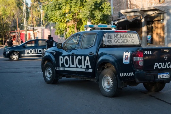 VIOLENTO CHOQUE EN LAS HERAS: DOS AUTOS COLISIONARON Y UNA ADOLESCENTE TERMINÓ EN EL HOSPITAL