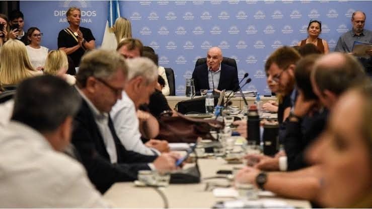 VUELTA DE 180 GRADOS: EL GOBIERNO ELIMINARÍA LA DEROGACIÓN DE LA LEY DE TIERRAS, PARA RESTITUIRLA, Y ASÍ SALVAR SU MEGADECRETO